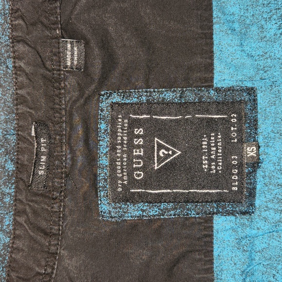 GUESS SLIM FIT MEN'S XS BUTTON DOWN SHIRT - Picture 5 of 6